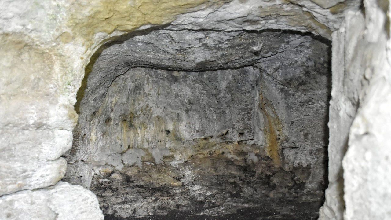 Domus de Janas - Tomba dei Giganti di Is Pilluncheddas