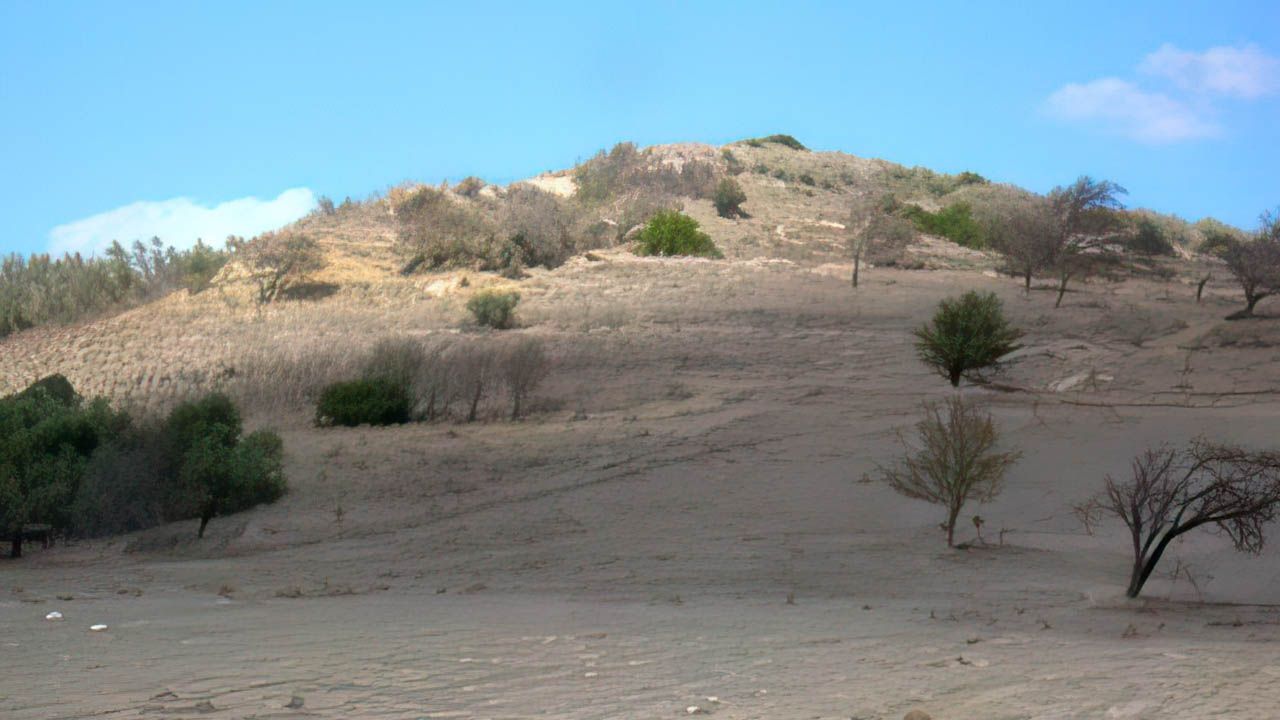 Panoramica della miniera di Monte Onigu; sulla sommità a sinistra gli scavi minerari