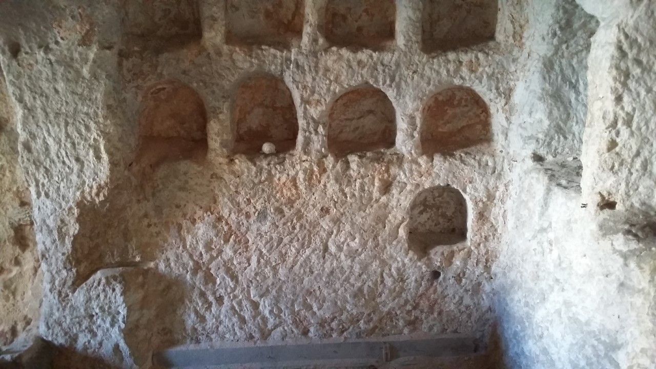 Grotta della Vipera, interno