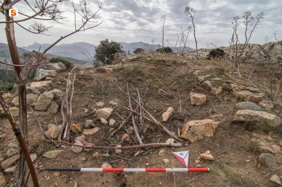 Nuraghe Sa Rocca Su Casteddu (foto dal sito sardegnadigitallibrary.it)