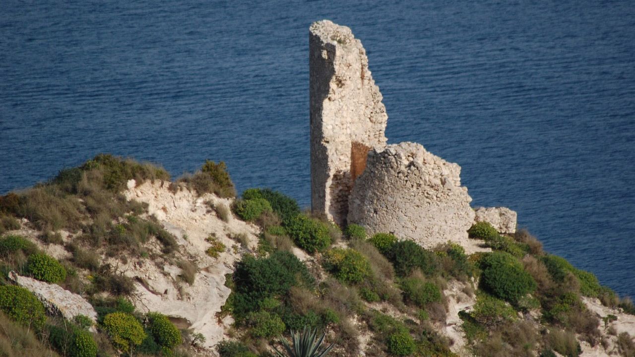 La Torre del Poetto (foto dal sito torricostiere.squarespace.com)